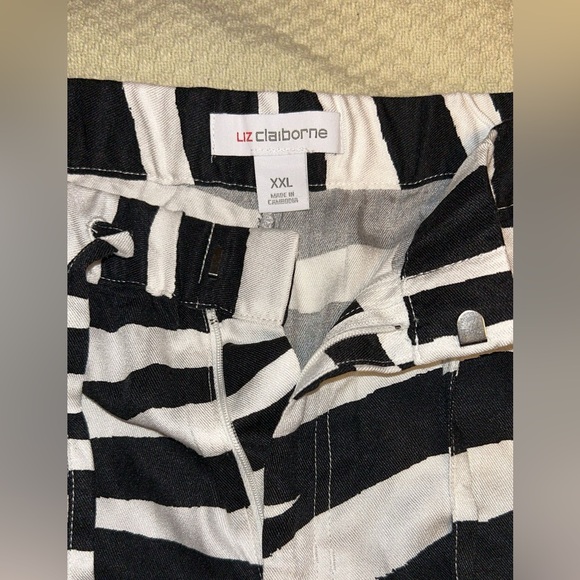 Zebra Print Linen Shorts - Picture 1 of 4